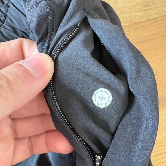 Lululemon Athletic Track That MR Short 5” Lined Black Women’s Size 14 - Picture 8 of 9